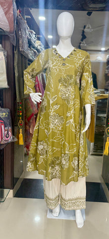 Mehndi Green And Off-White Cotton A-Line Embroidered 2-Piece Suit Set