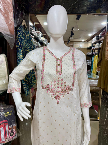 Style With Elegant White Suit In Silk Blend With Sequins And Jacquard Work