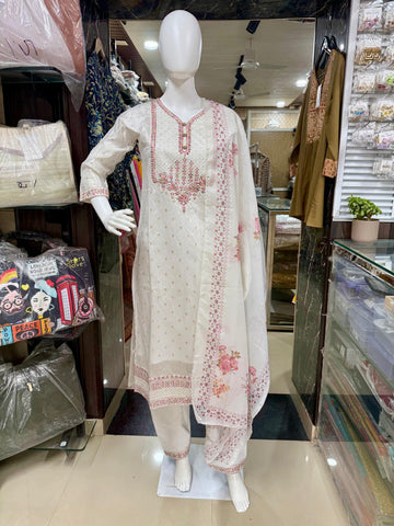Style With Elegant White Suit In Silk Blend With Sequins And Jacquard Work